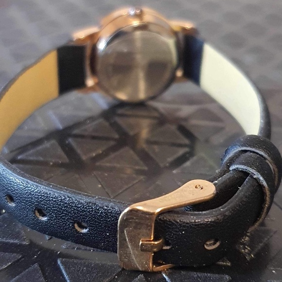 🦋10/$20🦋 Goldtone/Black Diamond Leather Women's Watch - Picture 3 of 4